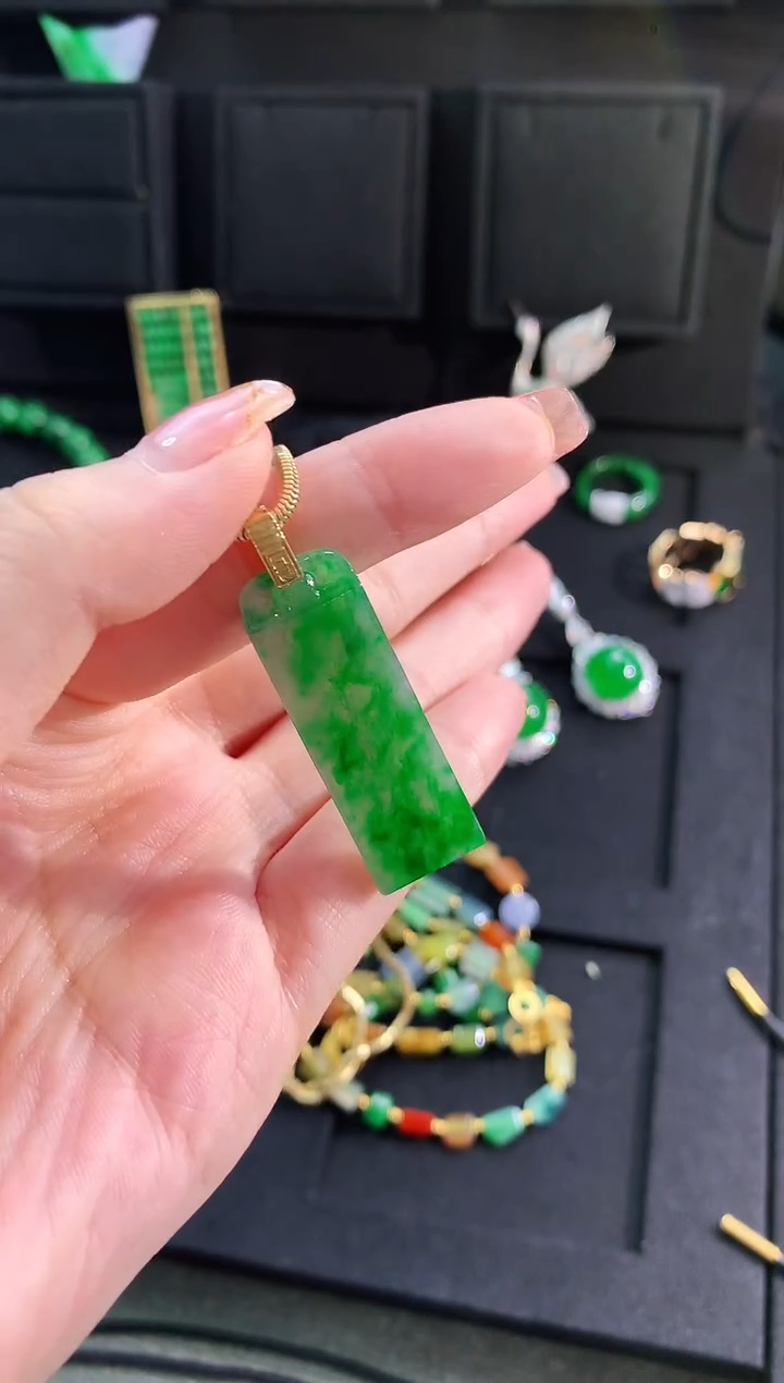 【闪购商品】翡翠吊坠(不含链)18K金镶嵌吊坠