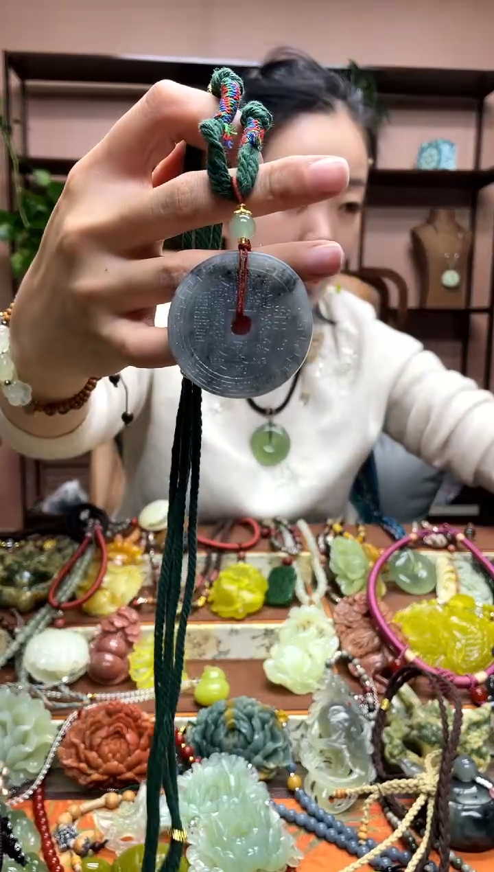 未镶嵌岫玉颈饰·9