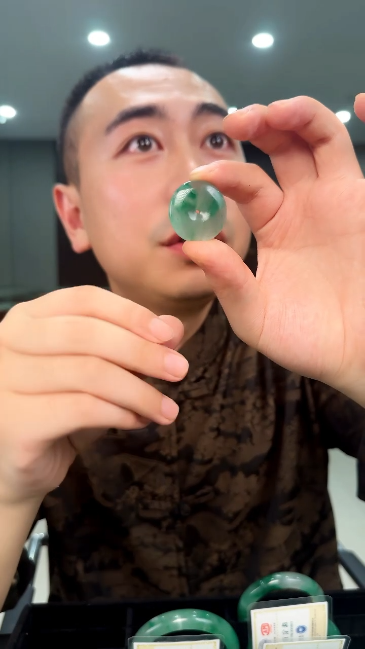 石英质玉未镶嵌颈饰敬*平安扣
