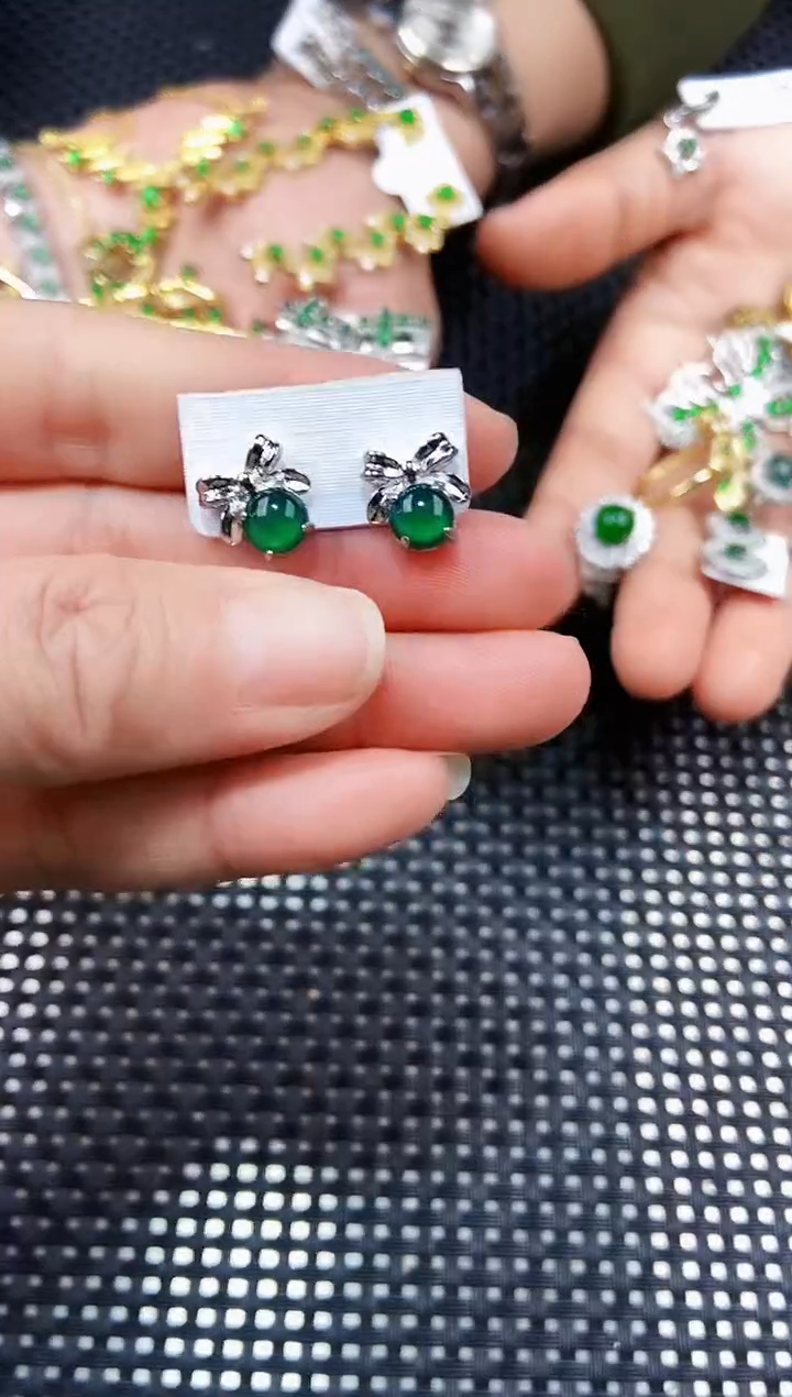 【闪购商品】翡翠耳饰未镶嵌111111111
