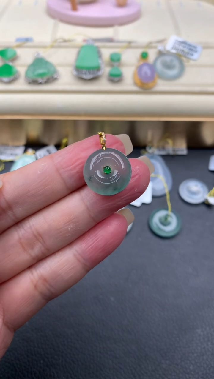 【闪购商品】翡翠颈饰18K金镶嵌Q731      