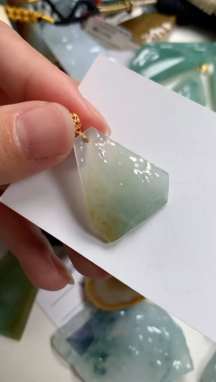 【闪购商品】翡翠颈饰18K金镶嵌吊坠