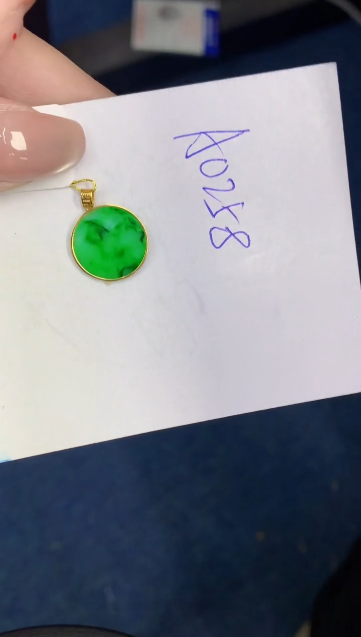 翡翠18K金镶嵌颈饰0000000000