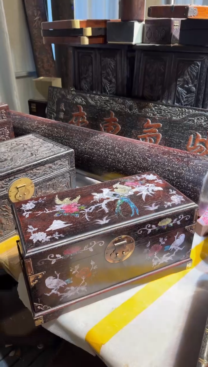 木地**袭紫檀箱子         