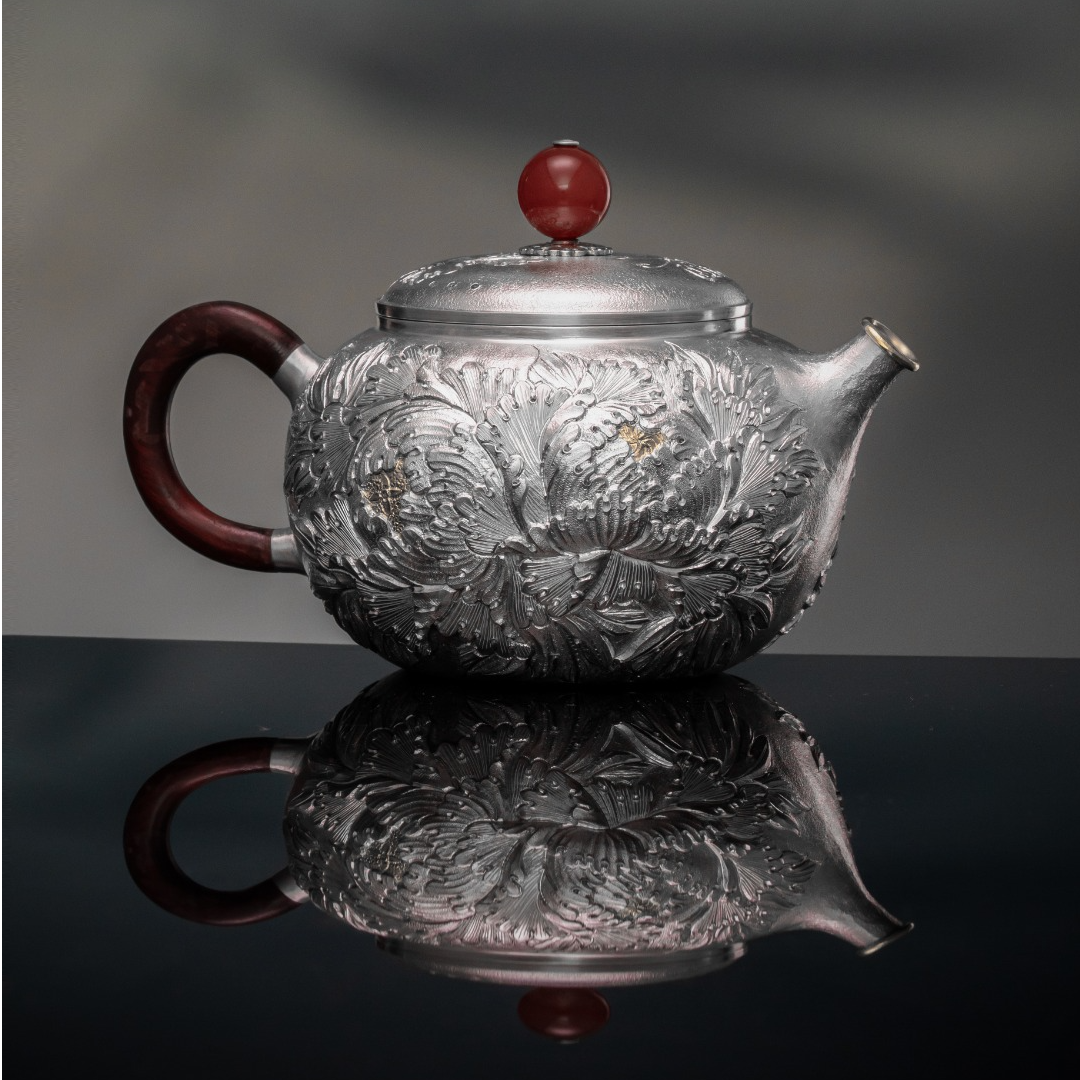 呆坐亮银高浮雕錾刻嵌金包金口国色天香圆融银壶