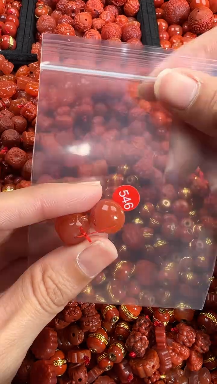 南红玛瑙未镶嵌颈饰1