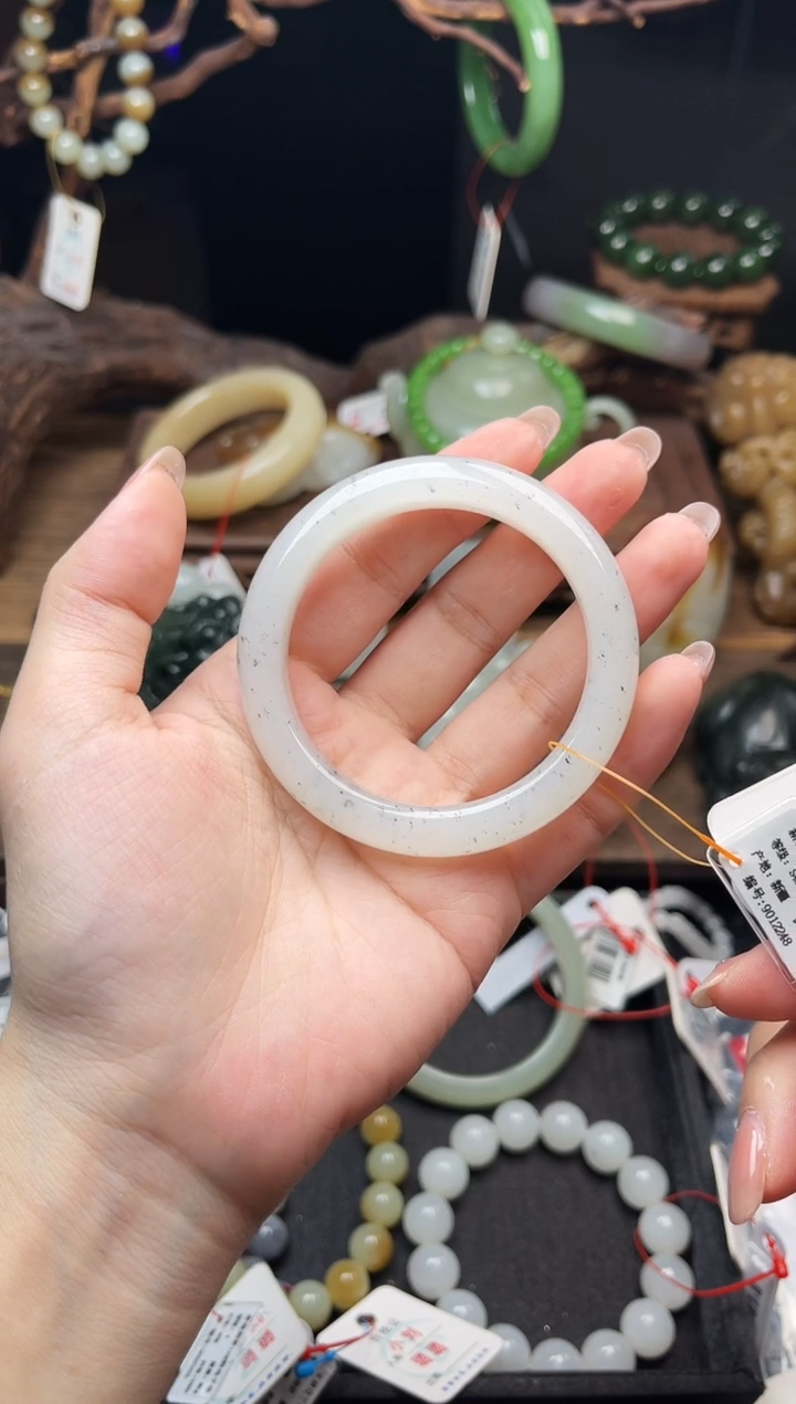 和田玉手镯未镶嵌新疆黑山 52圈 小内裂9012248