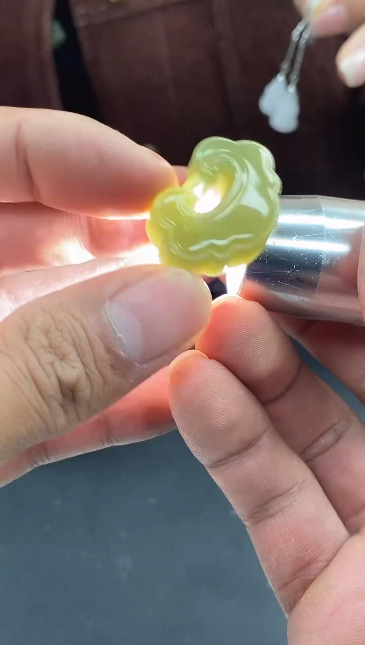 颈饰未镶嵌和田玉如意锁