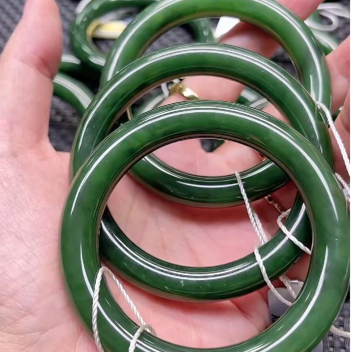 【老郑家】和田玉手镯一支  (多样性发1件) 带红皮