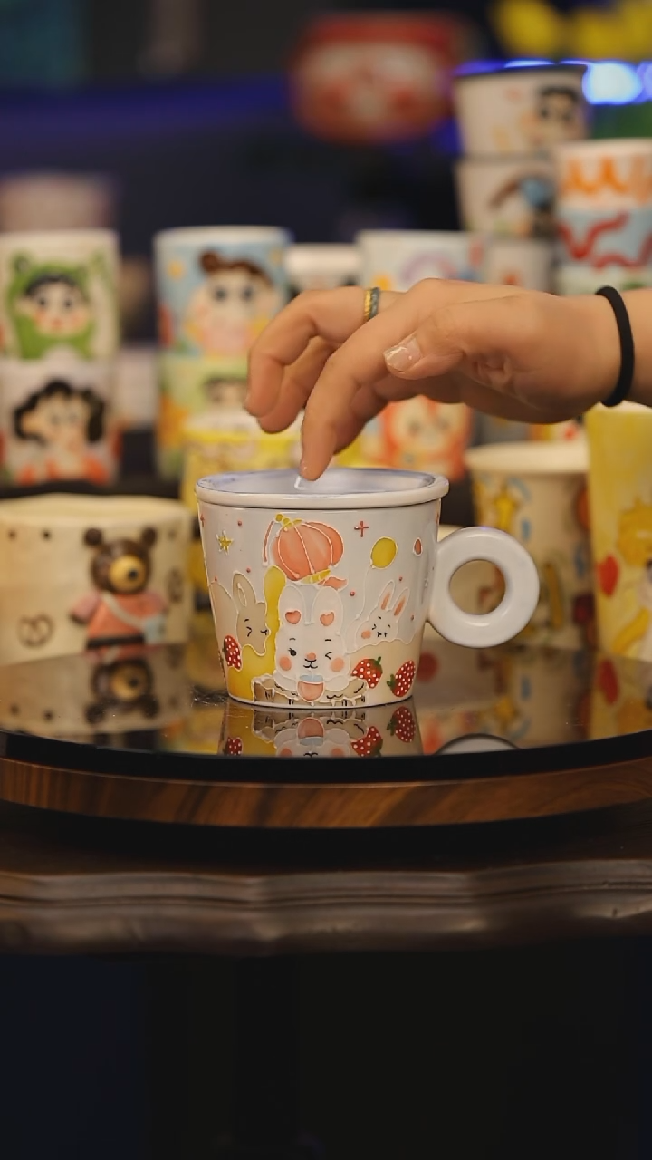 【闪购商品】摆件景德镇釉下彩绘设计师款式陶瓷