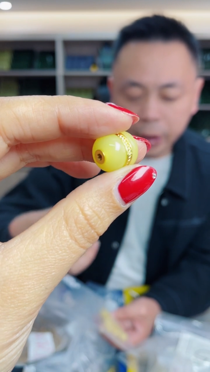 【闪购商品】蜜蜡裸石未镶嵌多样性发一件