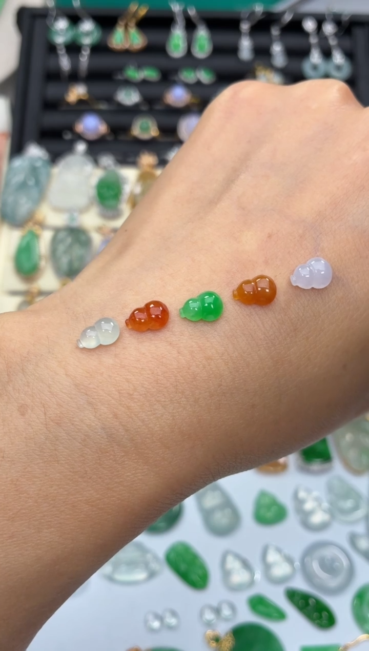 颈饰18K金镶嵌翡翠天然翡翠A货