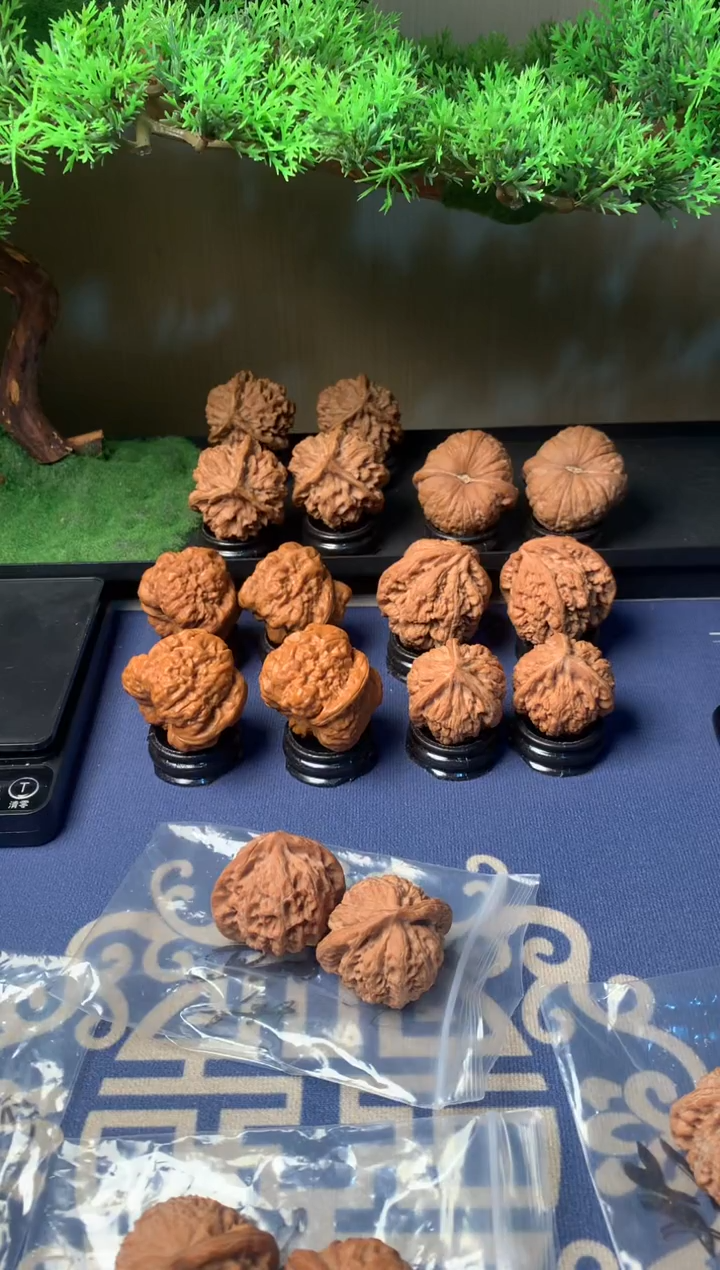 【闪购商品】文玩核桃吊坠40宫灯