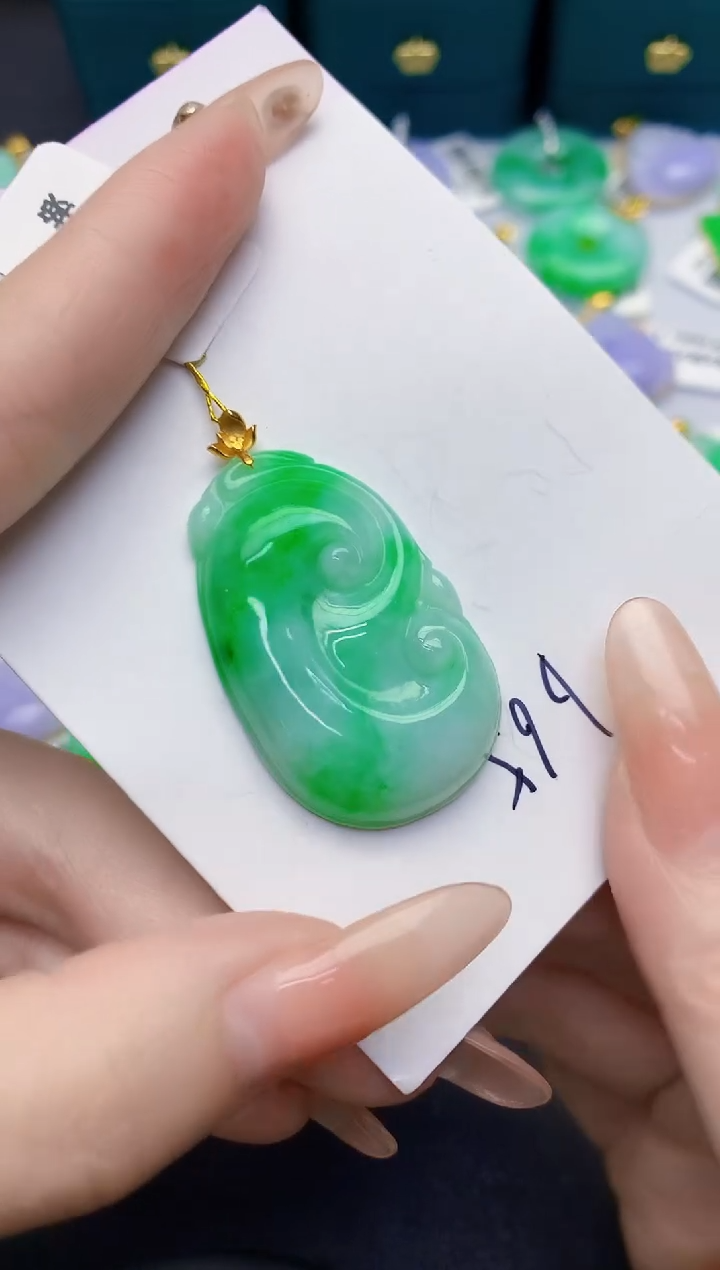 颈饰18K金镶嵌翡翠缅甸天然翡翠A货