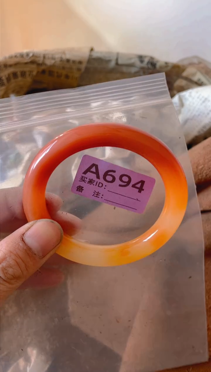 【闪购商品】石英质玉手镯未镶嵌56
