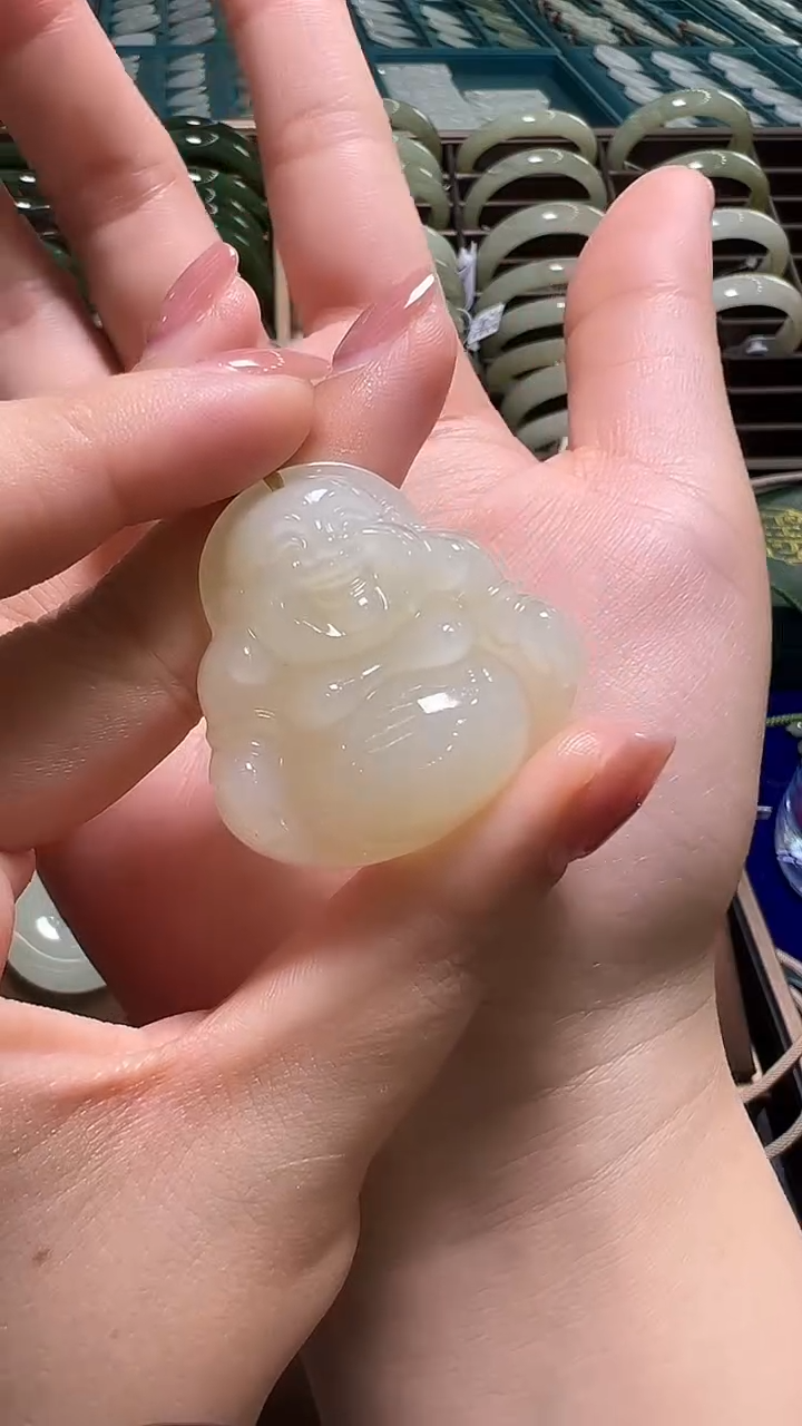 和田玉未镶嵌颈饰吊坠