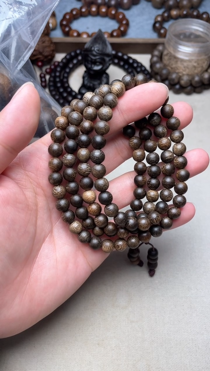 【闪购商品】贡木手串/手链0.8*108（沉水级）虫漏