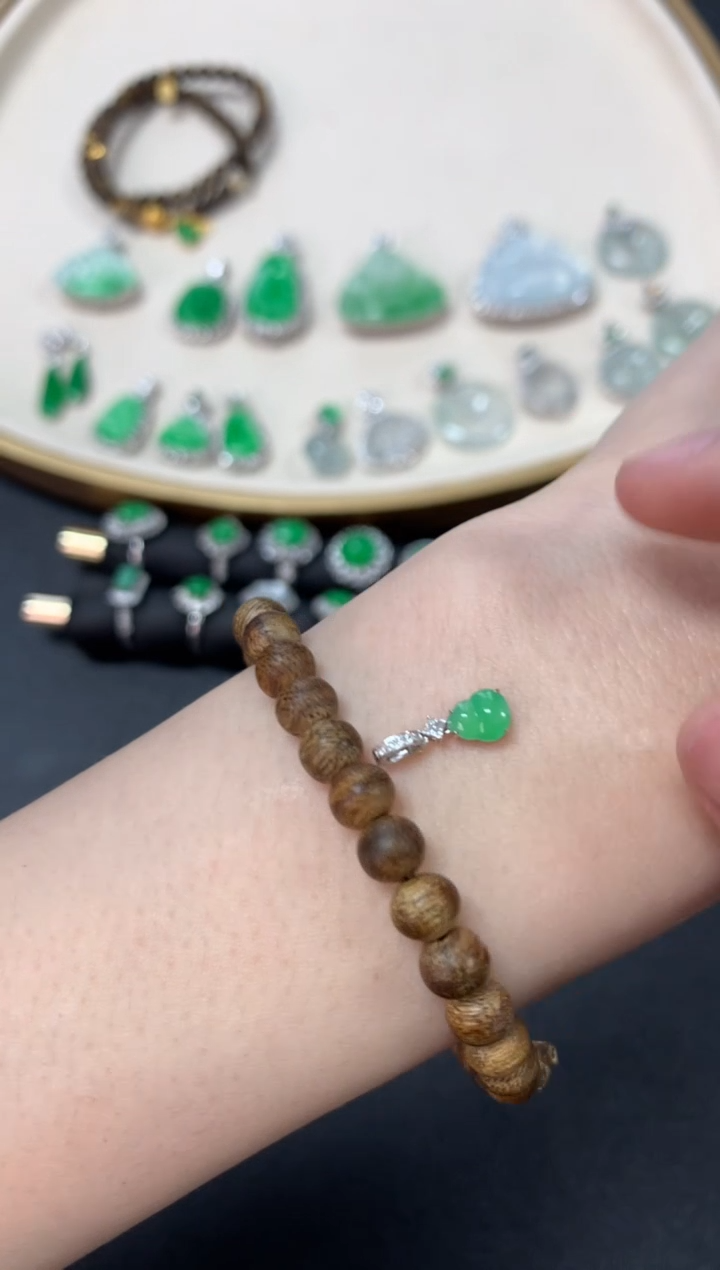 【闪购商品】翡翠吊坠(不含链)18K金镶嵌880（多样性发其一）