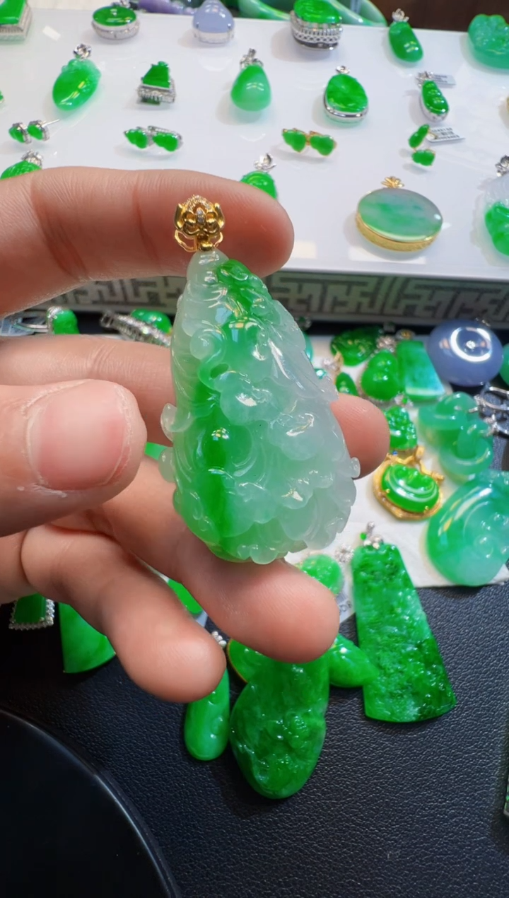 翡翠18K金镶嵌吊坠(不含链)白菜