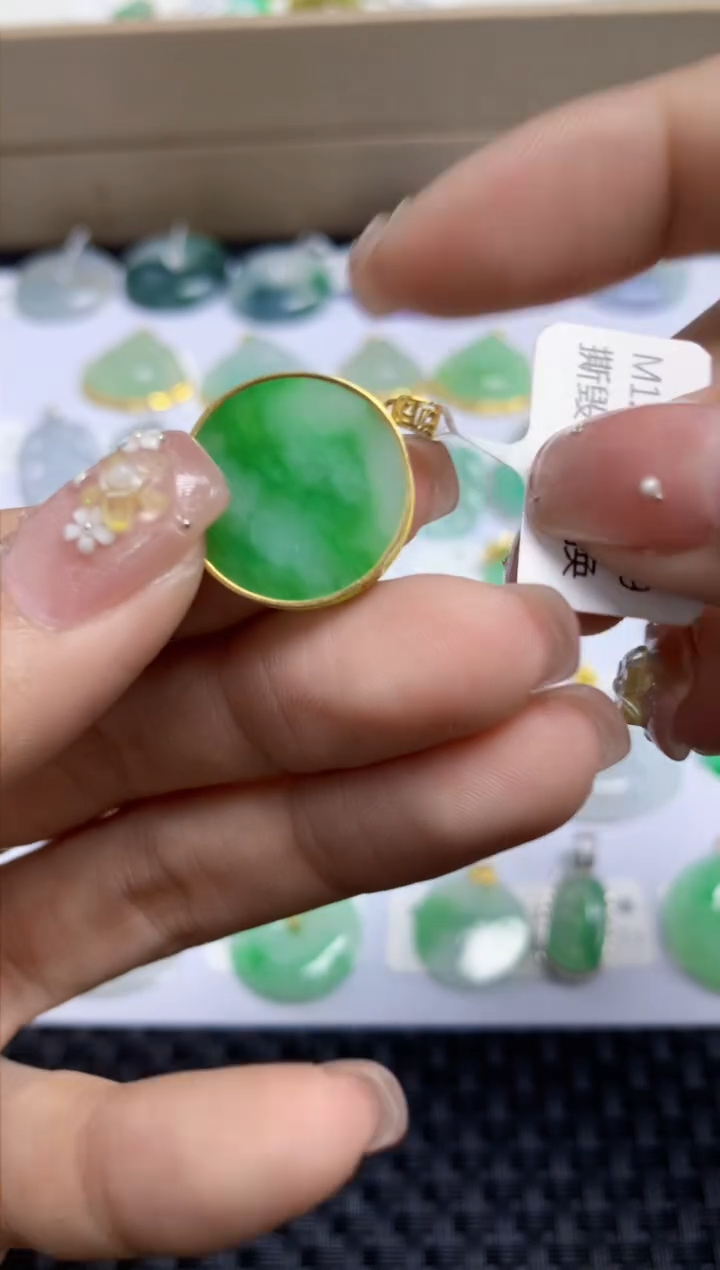 【闪购商品】翡翠颈饰18K金镶嵌11 大甩卖 天然A货翡翠