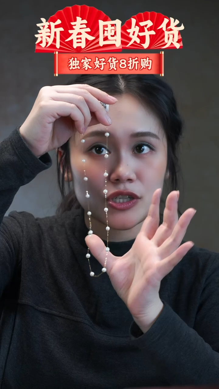 颈饰18K金镶嵌淡水珍珠，满天星项链