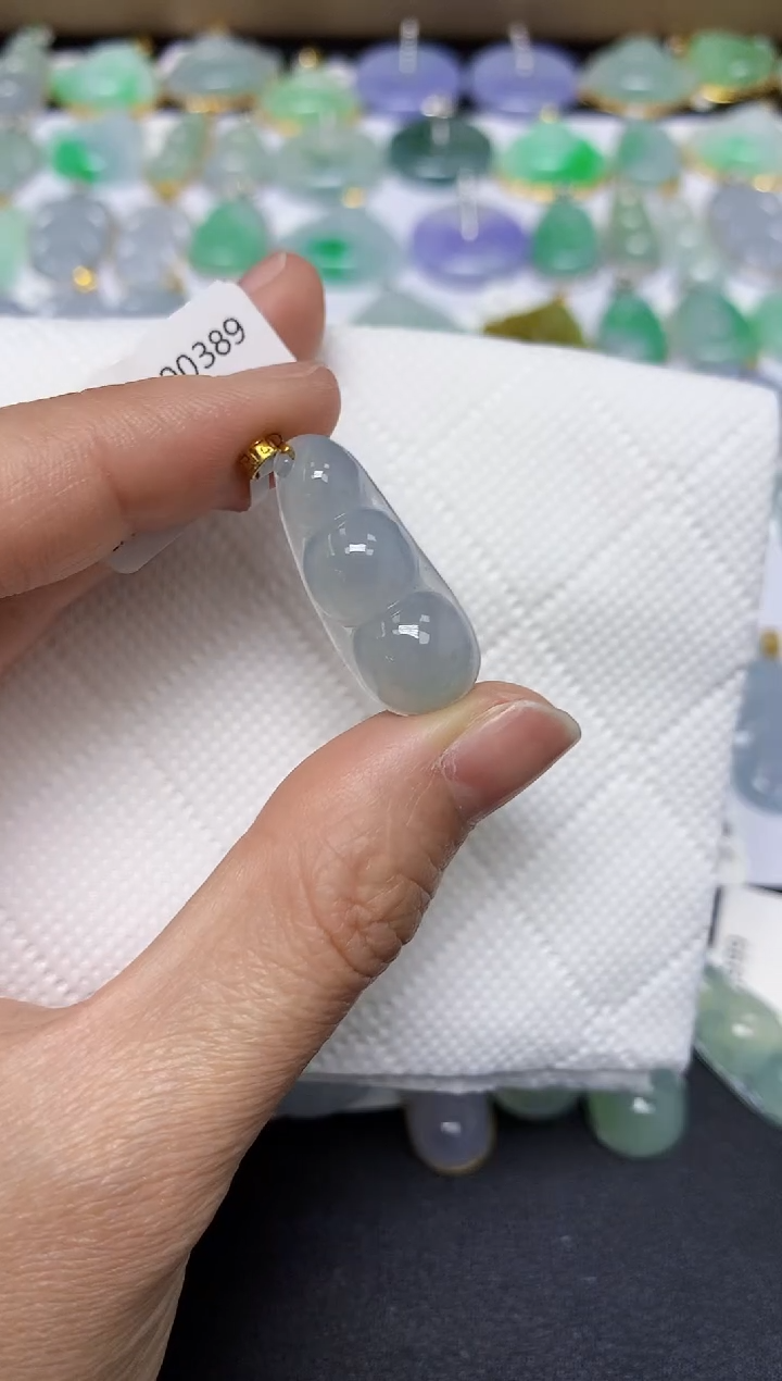 翡翠18K金镶嵌颈饰 天然翡翠A货