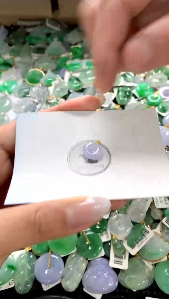 颈饰18K金镶嵌翡翠1111111111111111