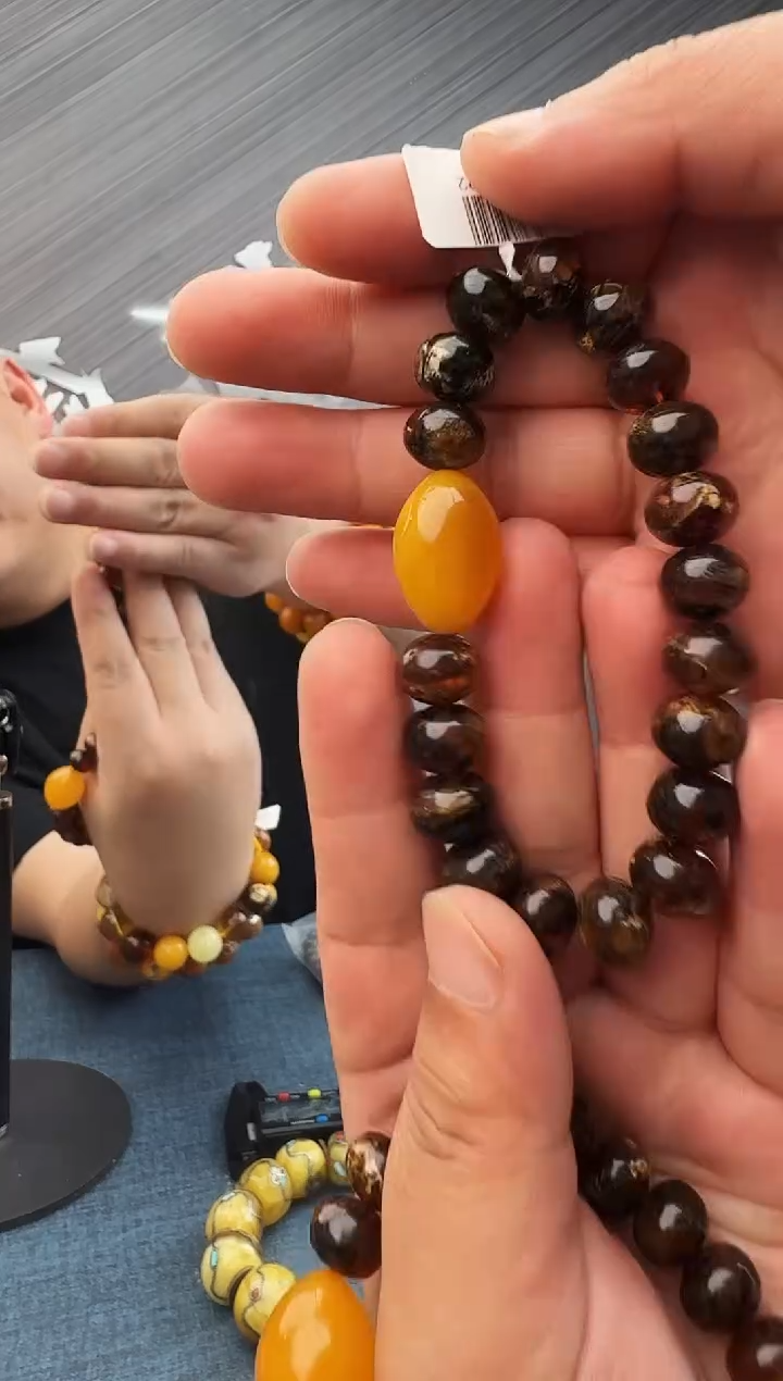 蜜蜡未镶嵌珠宝奇石假一罚十，11多样性发其一