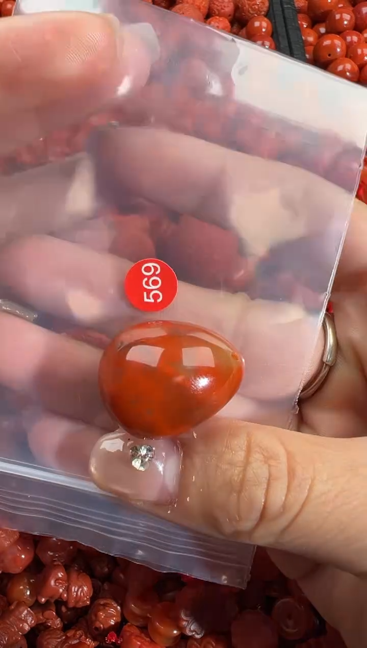 南红玛瑙合金颈饰1