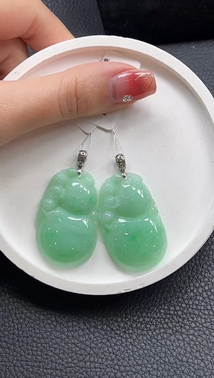 【闪购商品】翡翠颈饰18K金镶嵌葫芦多样性发1件