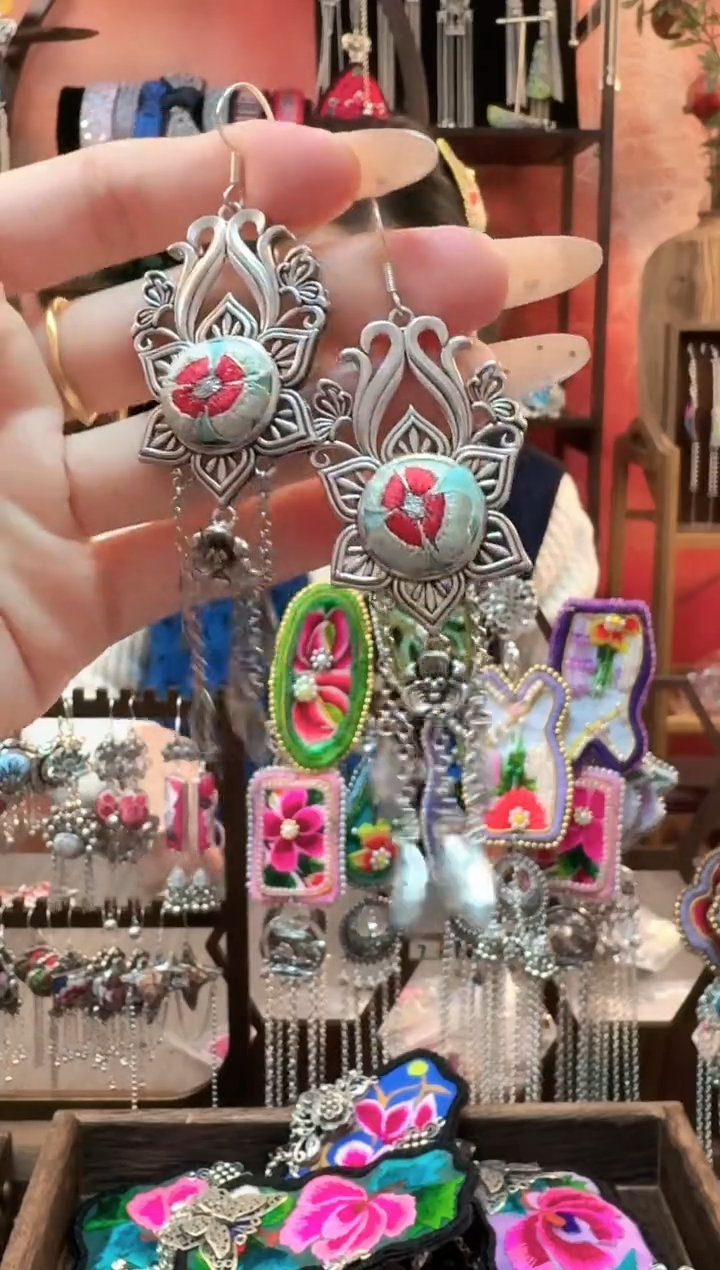 织绣云织谣民族风精美饰品 37