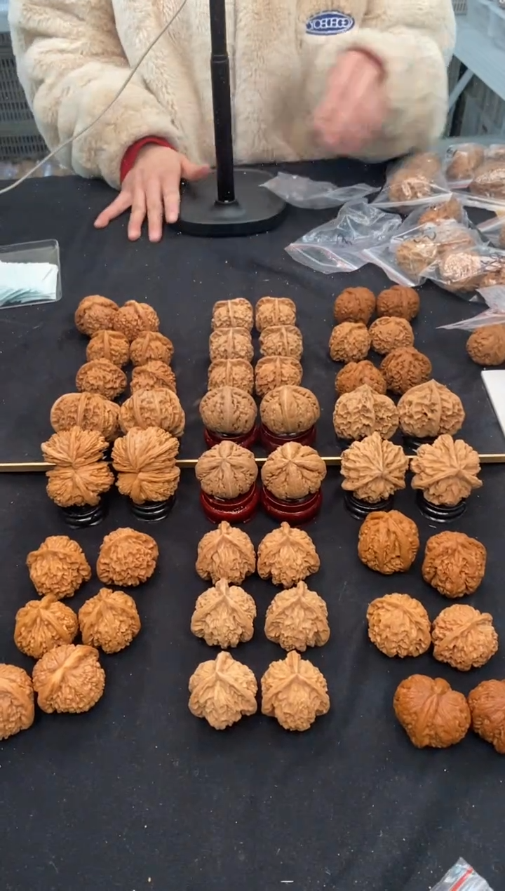 【闪购商品】文玩核桃把件盘山奔40-t815