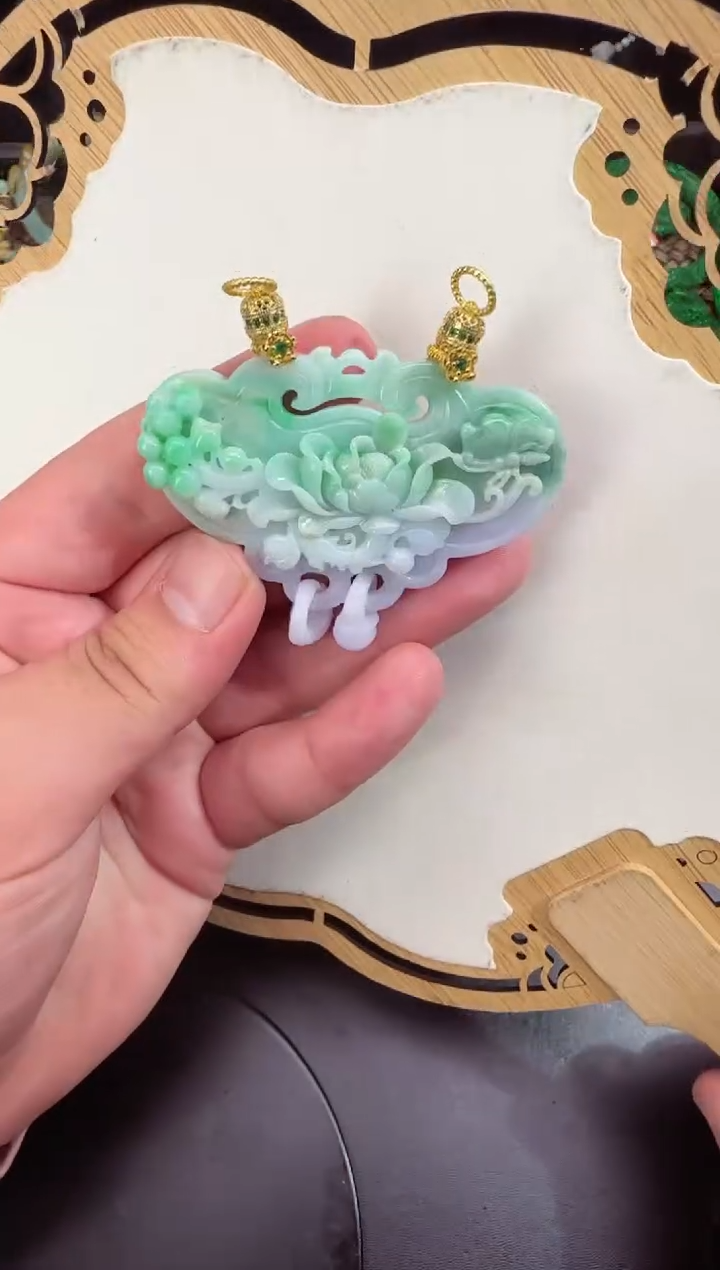 【闪购商品】翡翠颈饰未镶嵌牌子