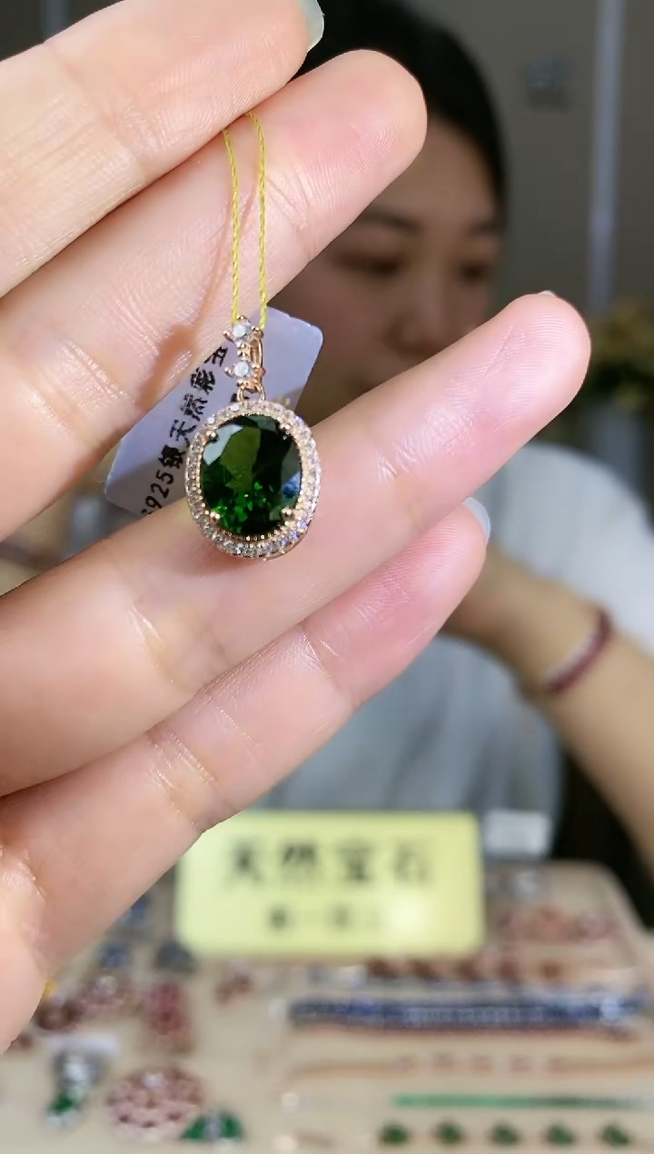 【闪购商品】透辉石颈饰银S925镶嵌颈饰