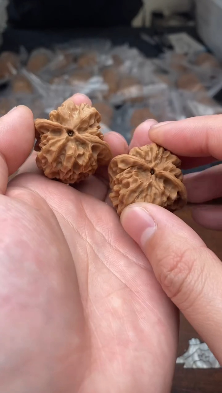 【闪购商品】文玩核桃把件G60号36尺磐石