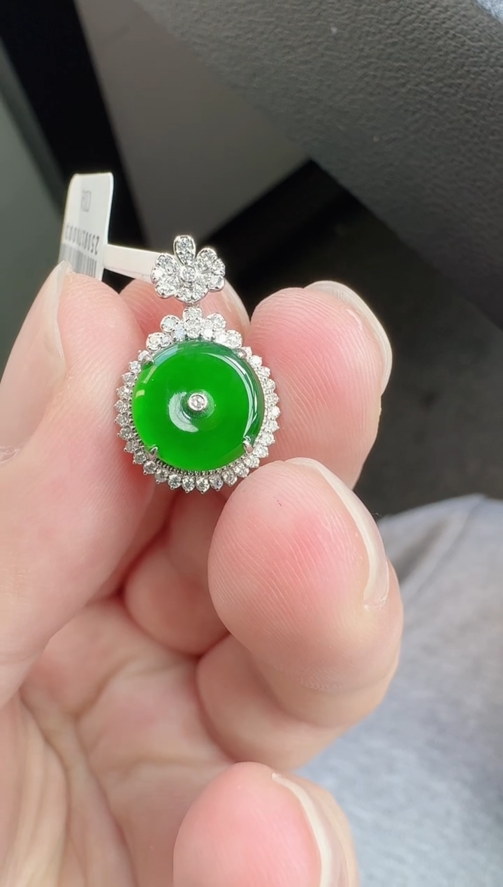 颈饰18K金镶嵌翡翠用****5寄售回流，不退不换