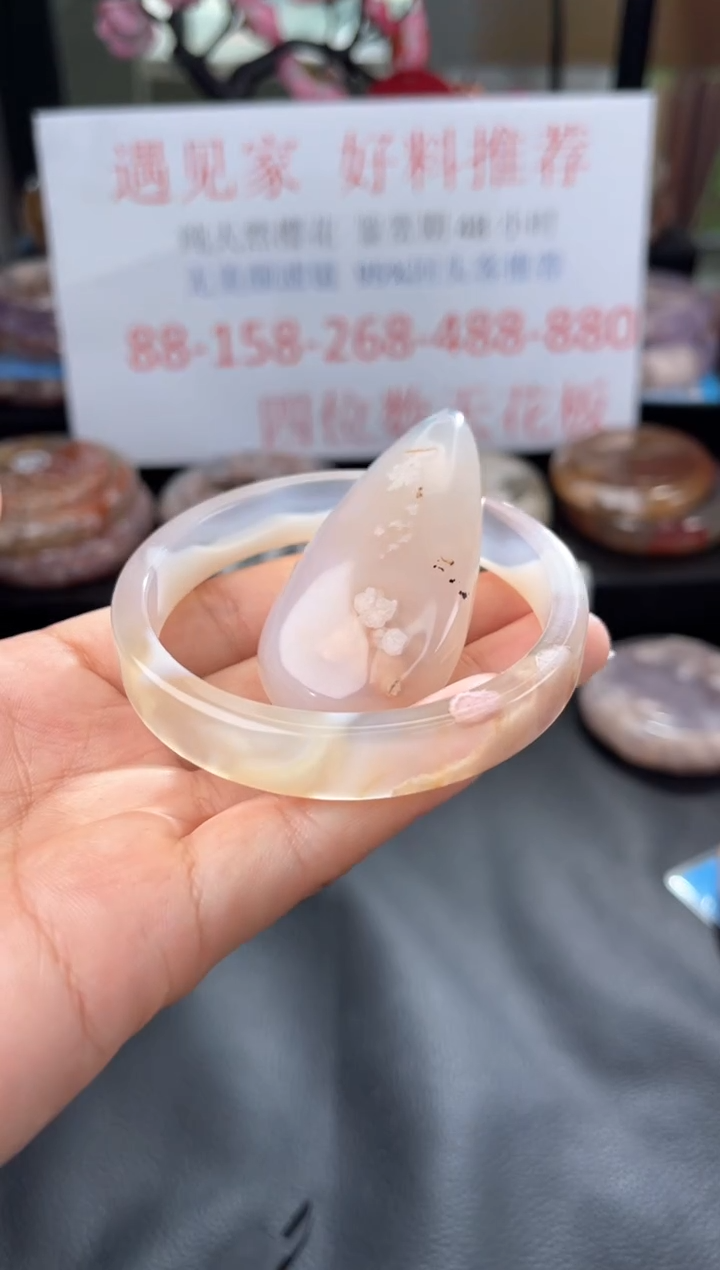 【闪购商品】石英质玉手镯未镶嵌58