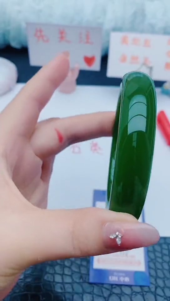 石英质玉手镯未镶嵌z69+61-62