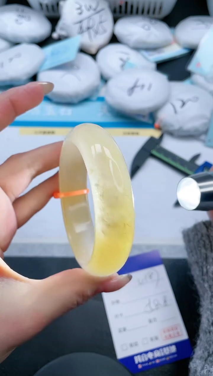 【闪购商品】石英质玉手镯未镶嵌17V187-58