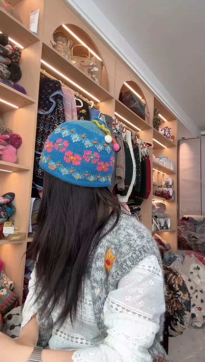 羊毛蓝色四叶草帽