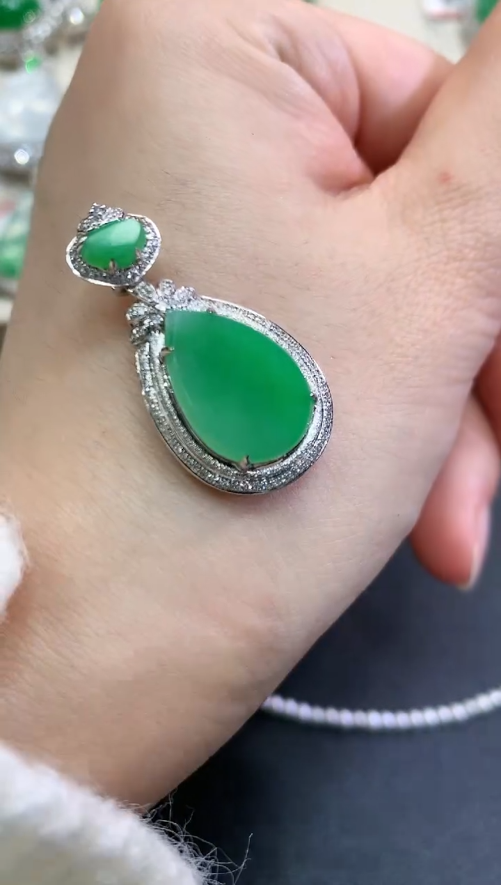 【闪购商品】翡翠颈饰18K金镶嵌B86