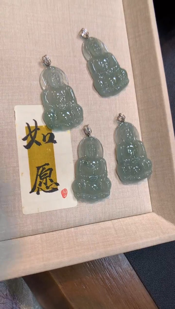 颈饰18K金镶嵌翡翠观音 多样性发一件