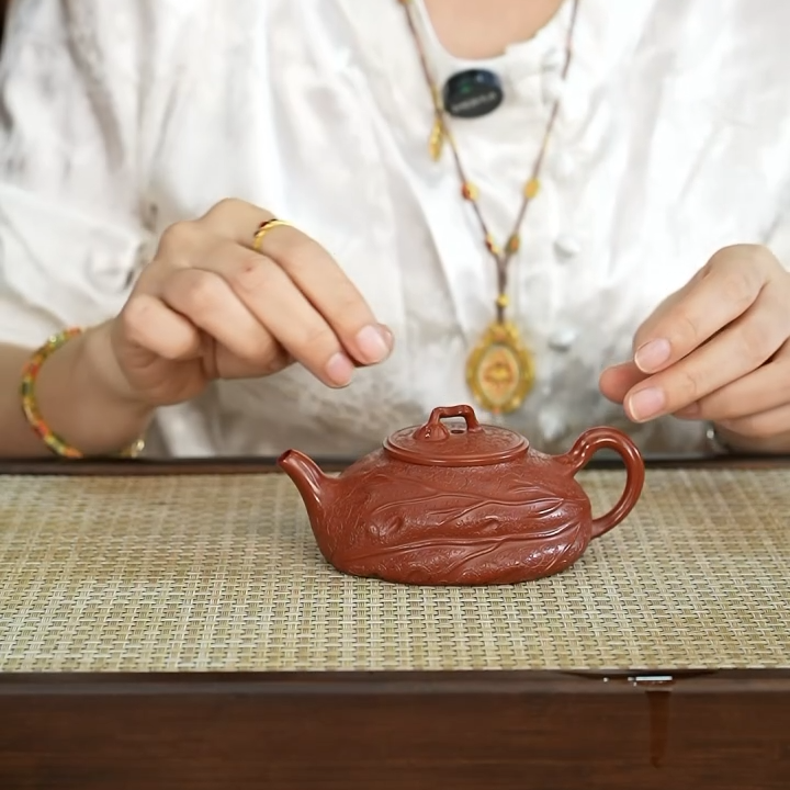慕子-文化——朱泥满刻扁晨-紫砂壶