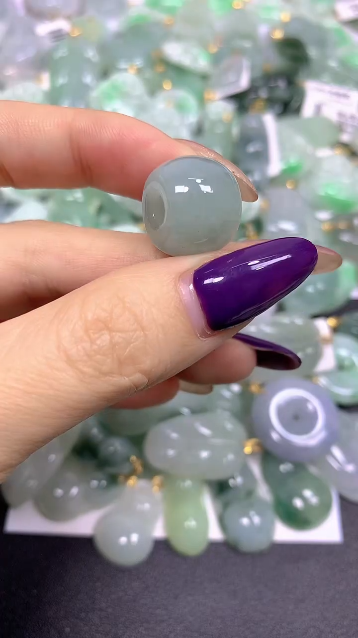 颈饰未镶嵌翡翠 