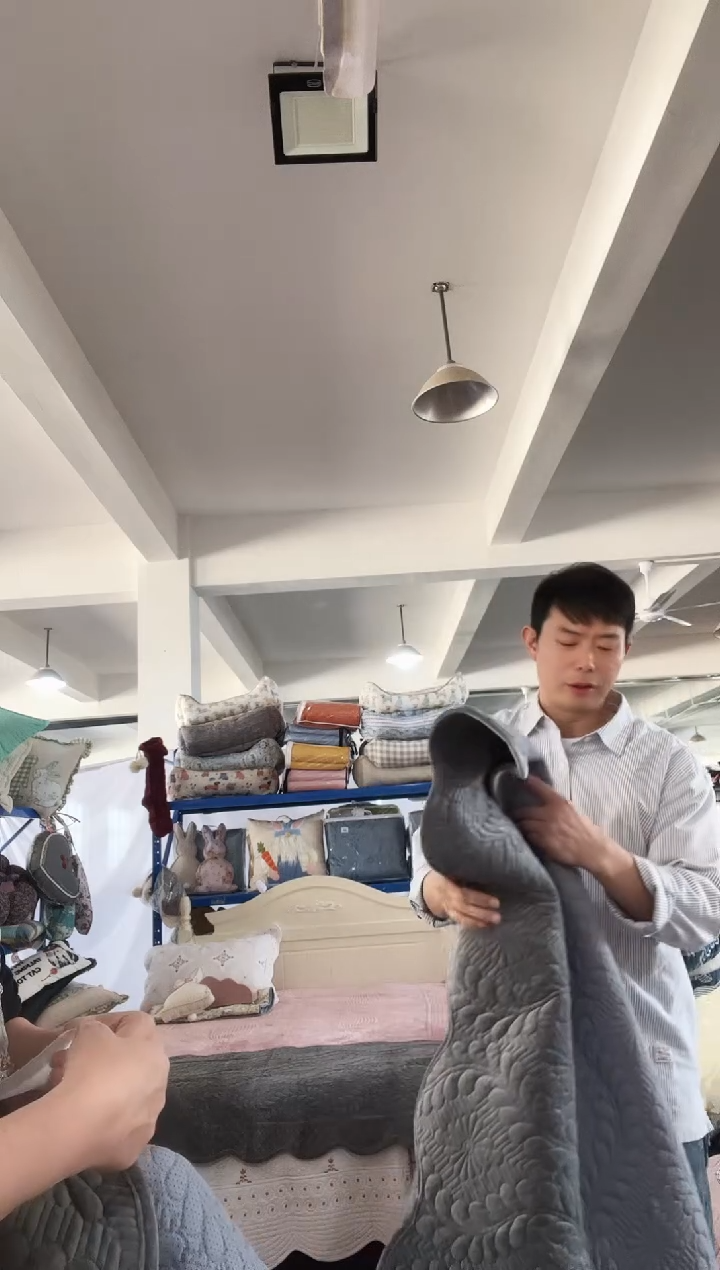 棉棉潍****带A16  烟灰沙发垫200*230