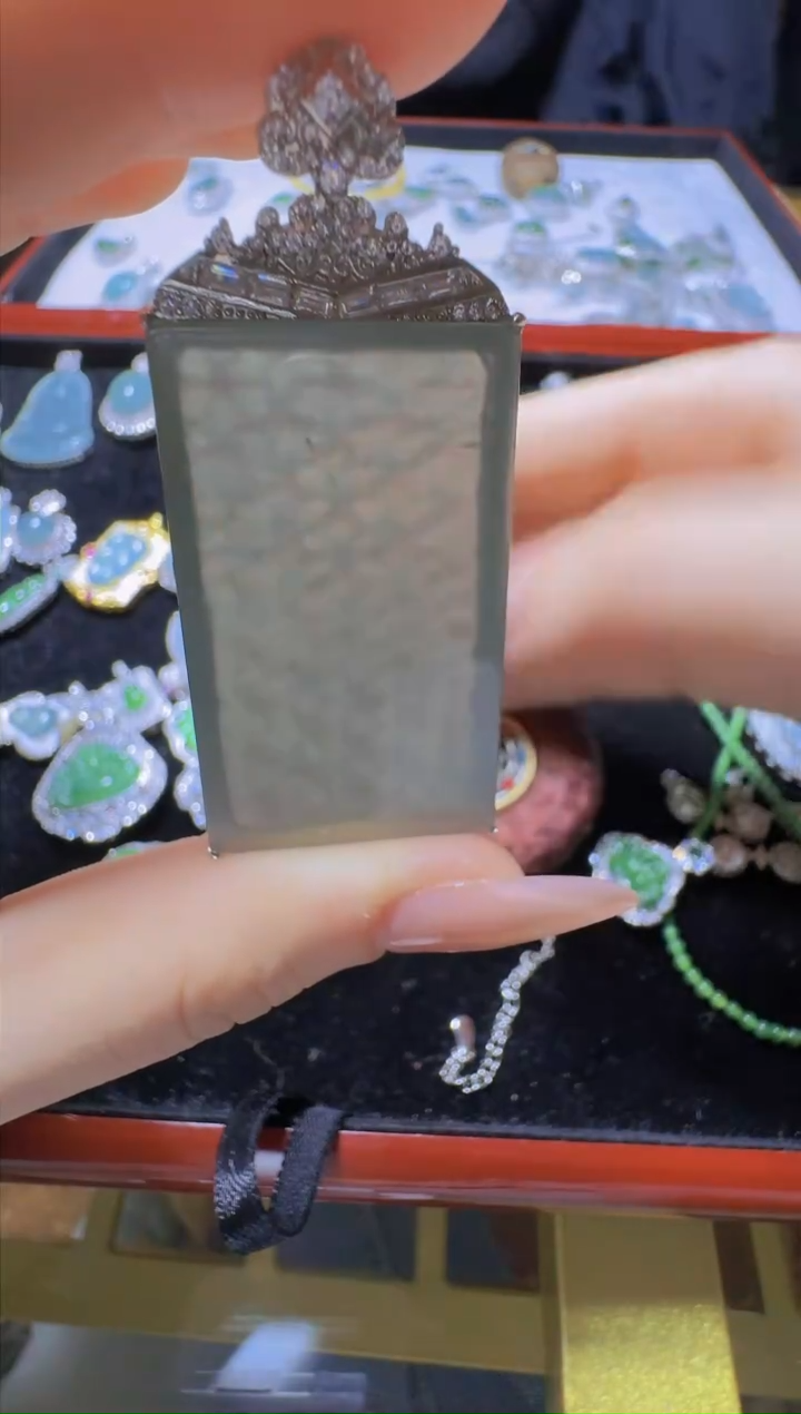 【闪购商品】翡翠吊坠(不含链)未镶嵌翡翠