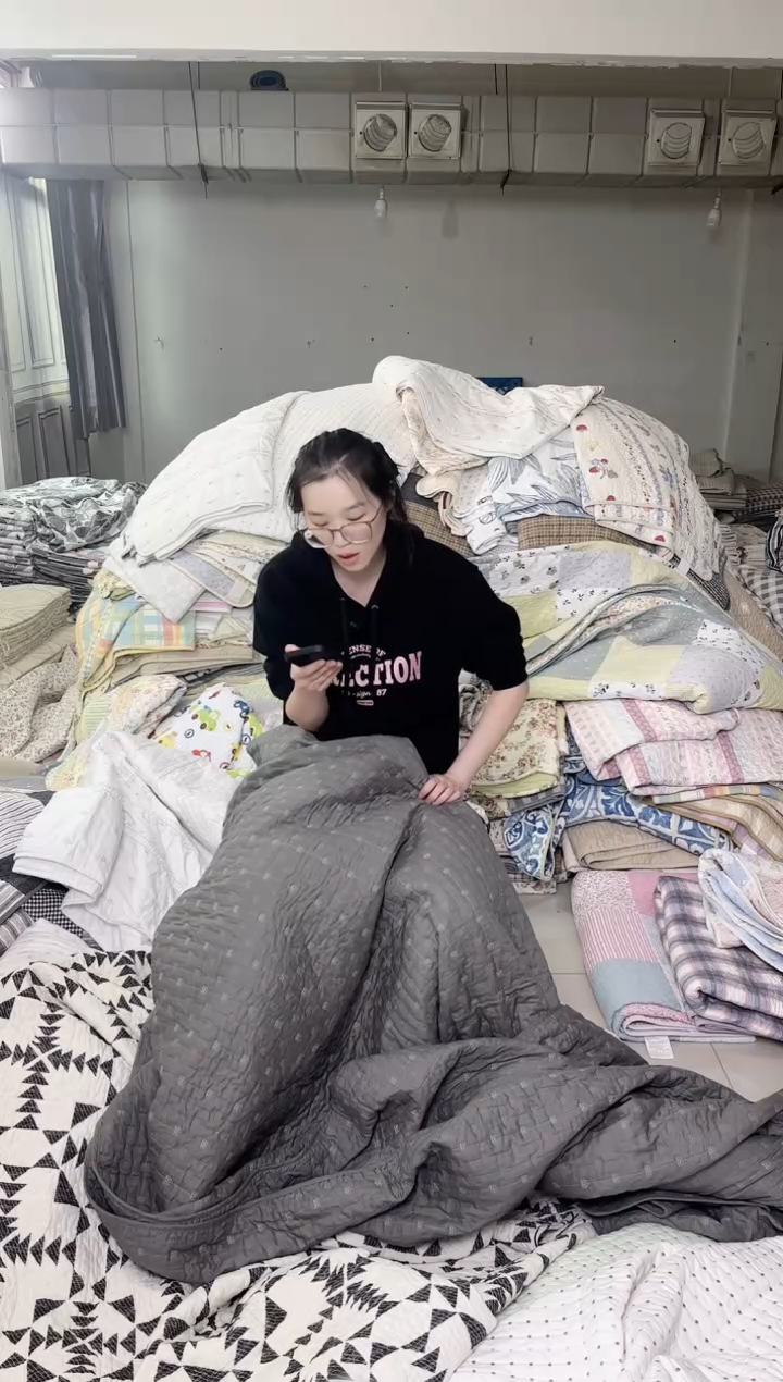 棉230*250深灰蝴蝶刺绣三件套