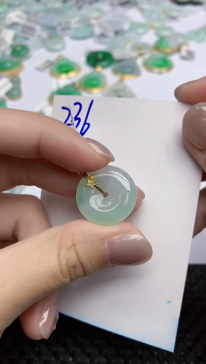 【闪购商品】翡翠颈饰18K金镶嵌天然翡翠A货