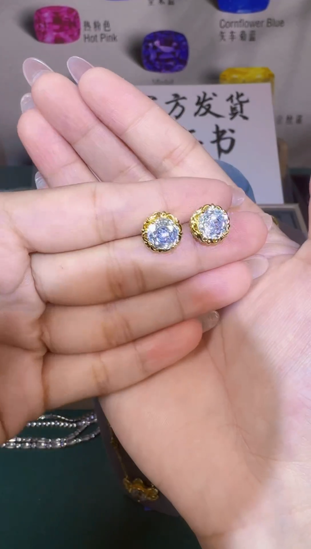 18K金镶嵌耳饰钻石0