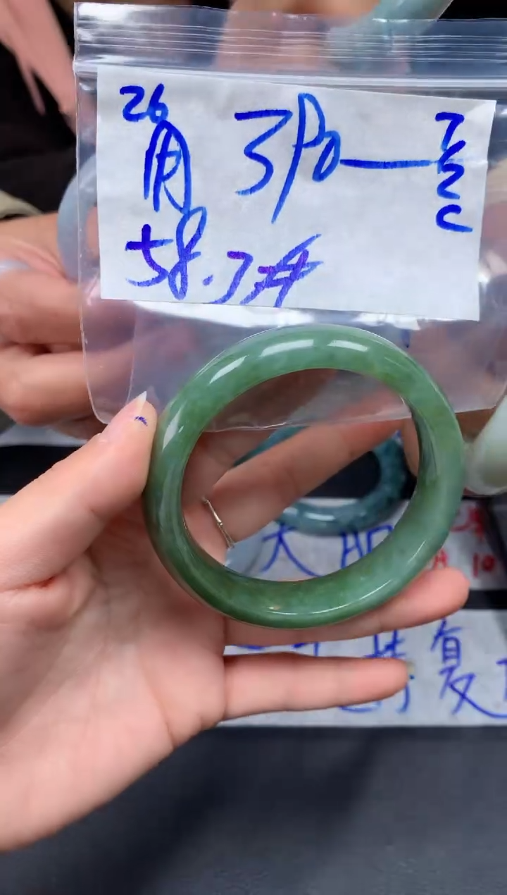 【闪购商品】定制翡翠未镶嵌26毛货需精细抛光手镯多样性拍一发一